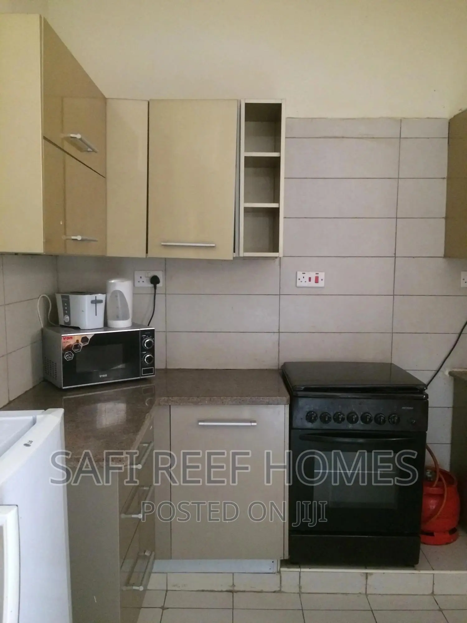 Unfurnished 3-Bedroom Flat in Citymall - Ideal for Families in Nyali