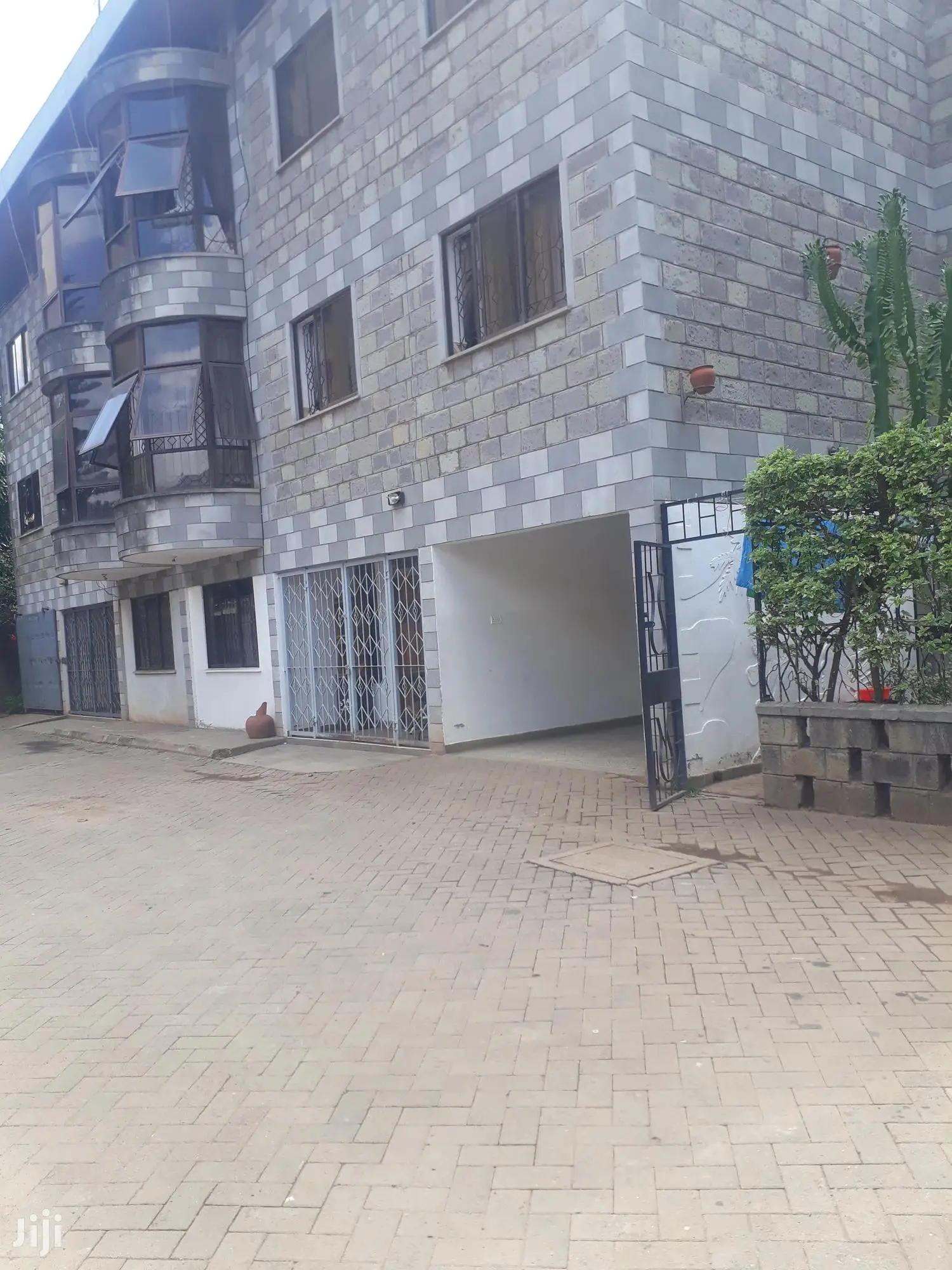 Spacious Bedsitter In Kilimani in Kilimani