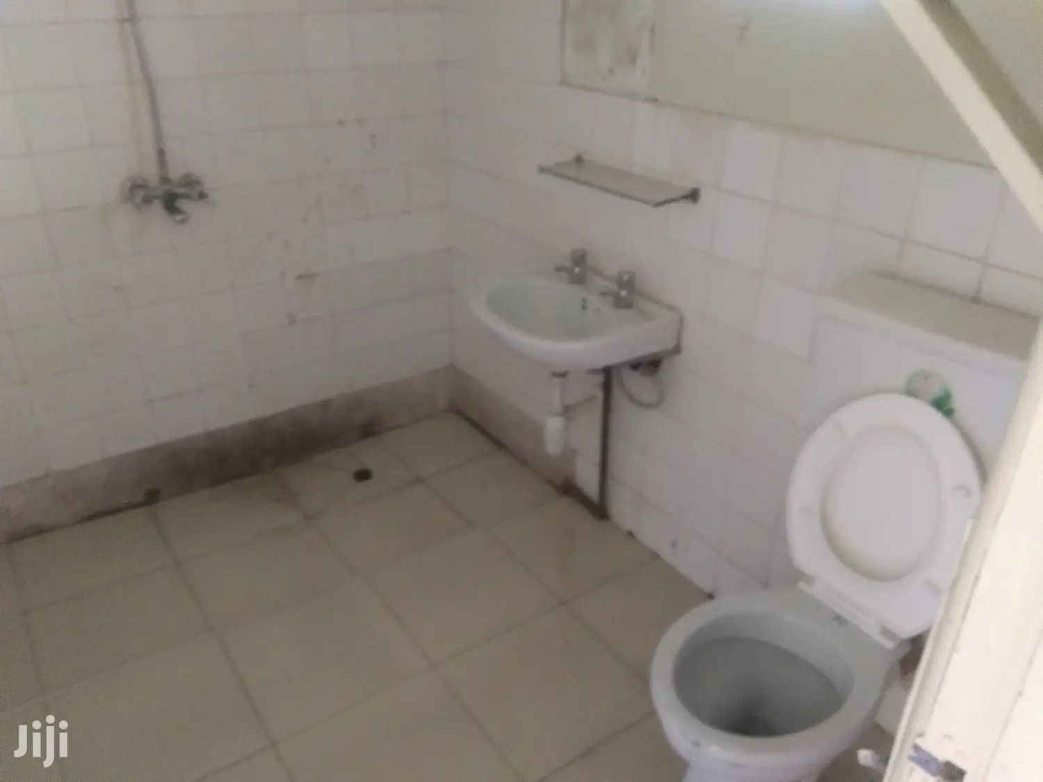 Kileleshwa's Spacious 1-Bedroom Apartment Available for Let in Kileleshwa