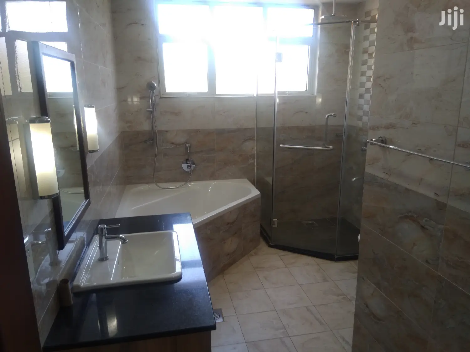 Stylish 2-Bedroom Apartment for Let in [city name] - Move in Today! in Parklands/Highridge