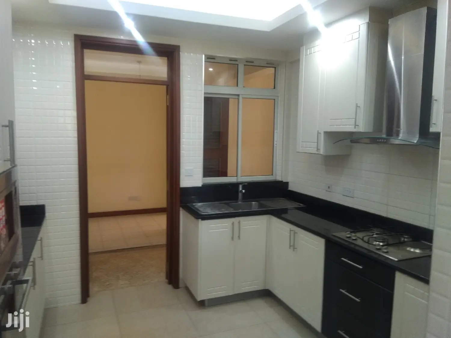 Stylish 2-Bedroom Apartment for Let in [city name] - Move in Today! in Parklands/Highridge