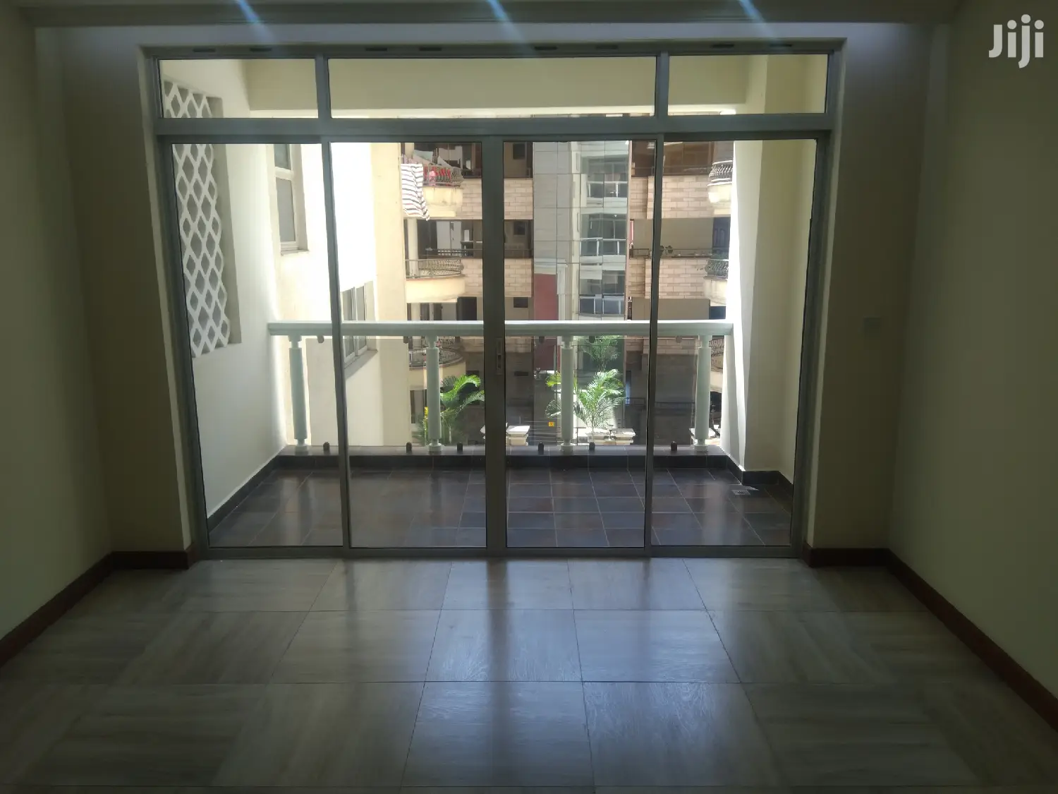 Stylish 2-Bedroom Apartment for Let in [city name] - Move in Today! in Parklands/Highridge
