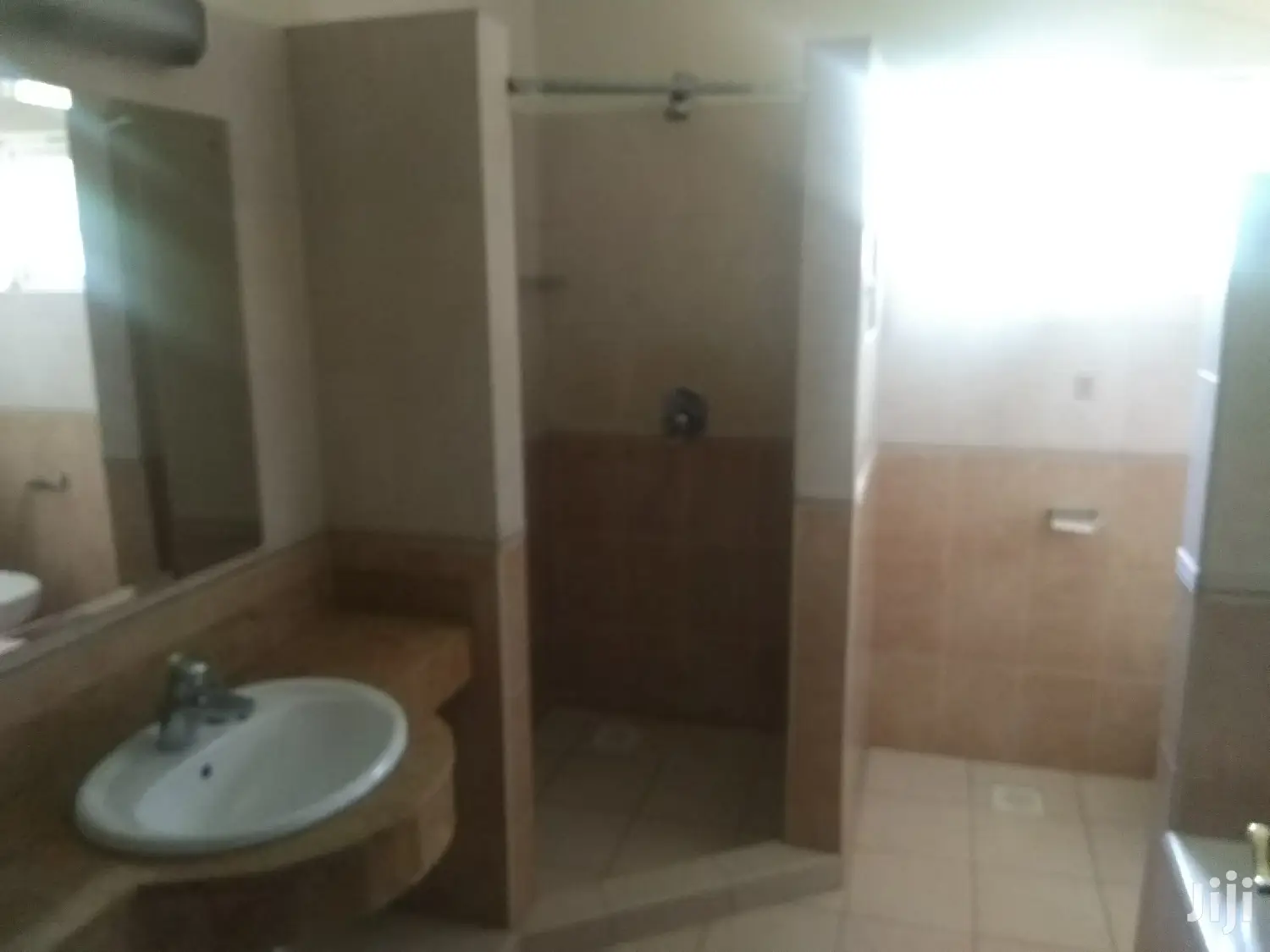 Contemporary 4-Bedroom Residence - 2000 sqft for Rent in Milimani