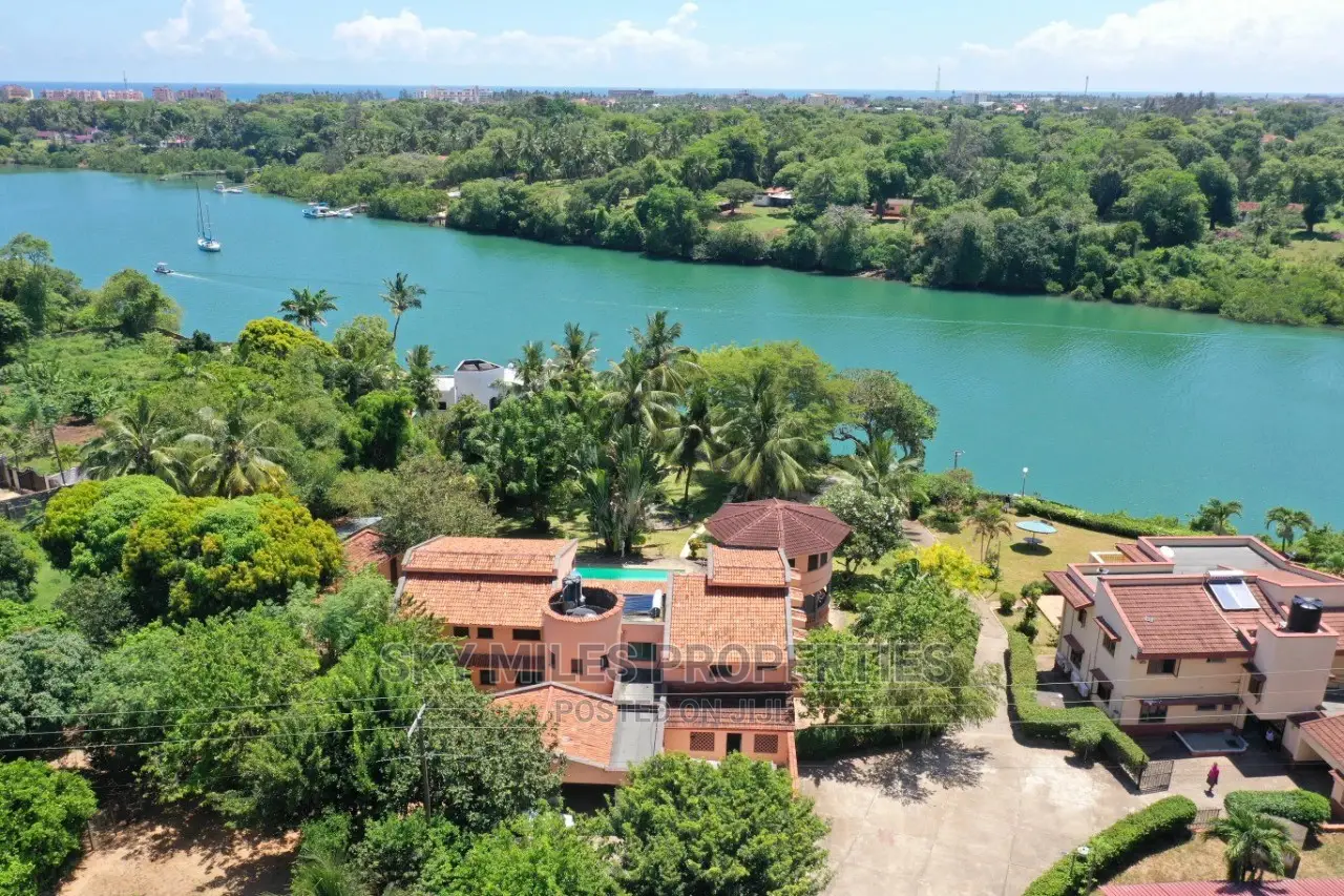 Discover Mtwapa Creekside Holiday Villa - Coastal Bliss Awaits in Mtwapa