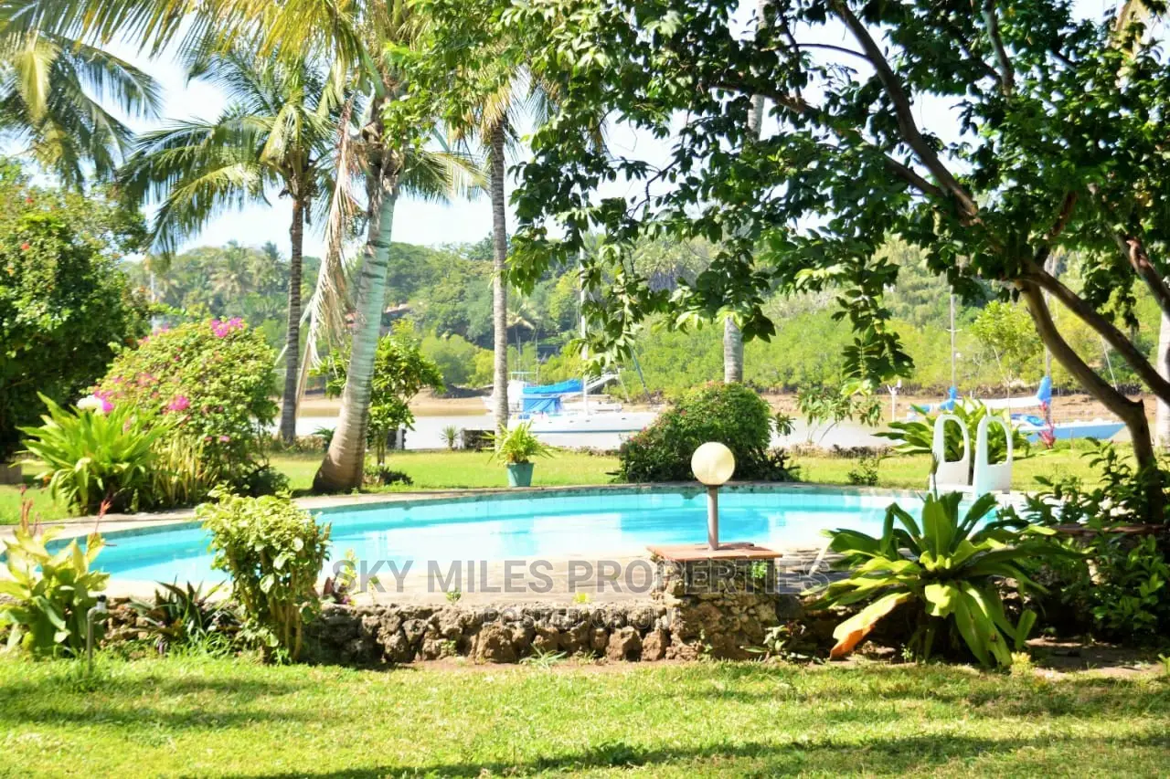 Beachfront Holiday Accommodation: Cottages in Mtwapa