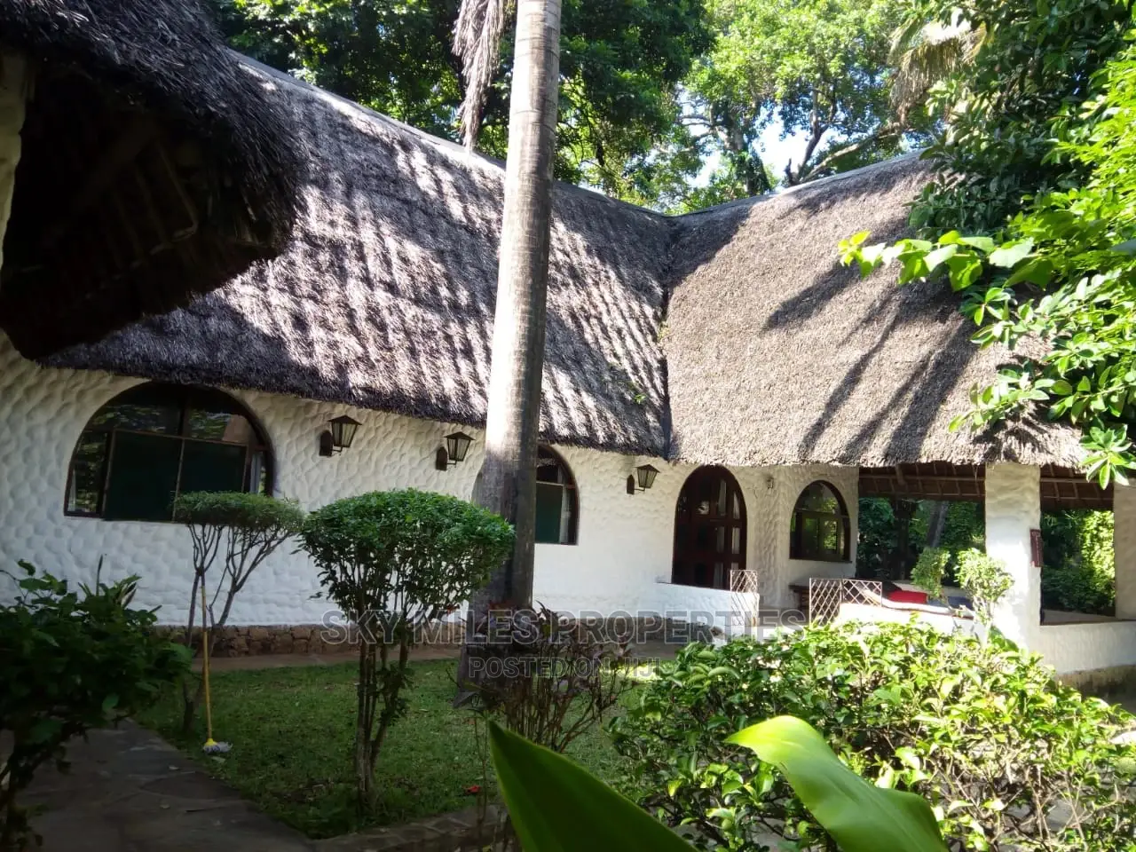 Beachfront Holiday Accommodation: Cottages in Mtwapa