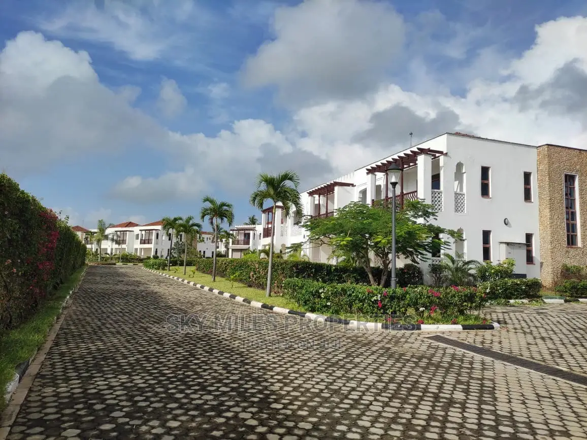 Luxury Beach Villas: Kikambala Holiday Rentals in Mtwapa