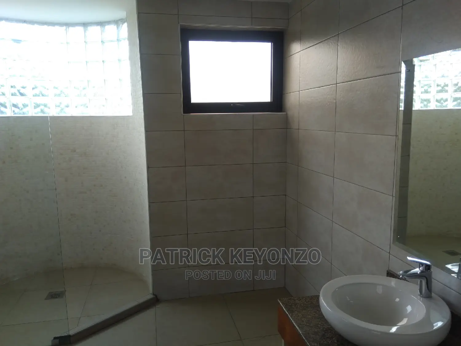 Spacious 3-Bedroom Apartment with Dedicated Parking - Now Available for Rent in Riverside Drive