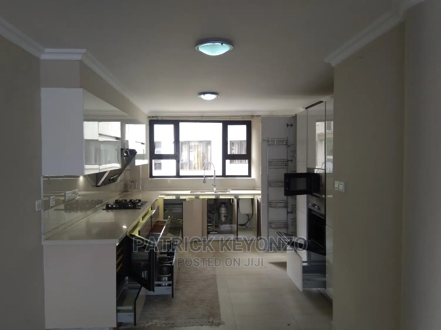 Comfortable 3-Bedroom Flat with Dining Space - Now Available to Let in Riverside Drive