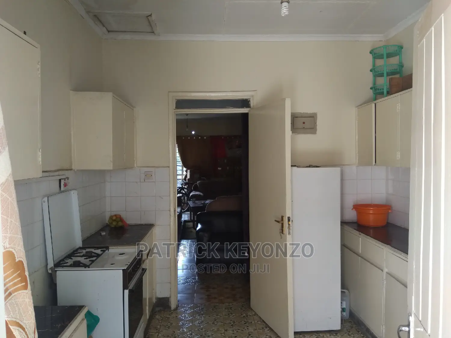 Spacious 4-Bedroom Bungalow with Dining and Living Room for Sale: Detached Property in Avenue Park