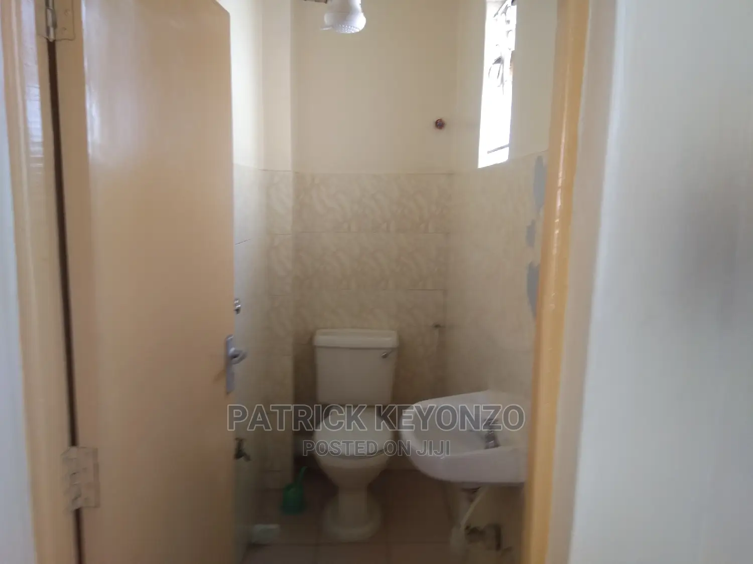 Spacious 4-Bedroom Bungalow with Dining and Living Room for Sale: Detached Property in Avenue Park