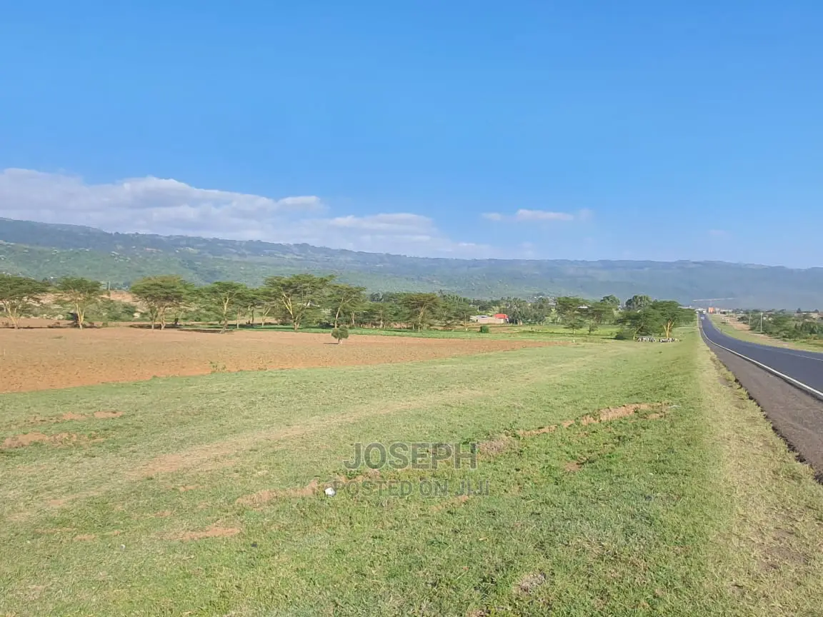 Spacious 5-Acre Land Parcel on Mai Mahiu-Naivasha Highway, Adjoining Tarmac in Mai Mahiu
