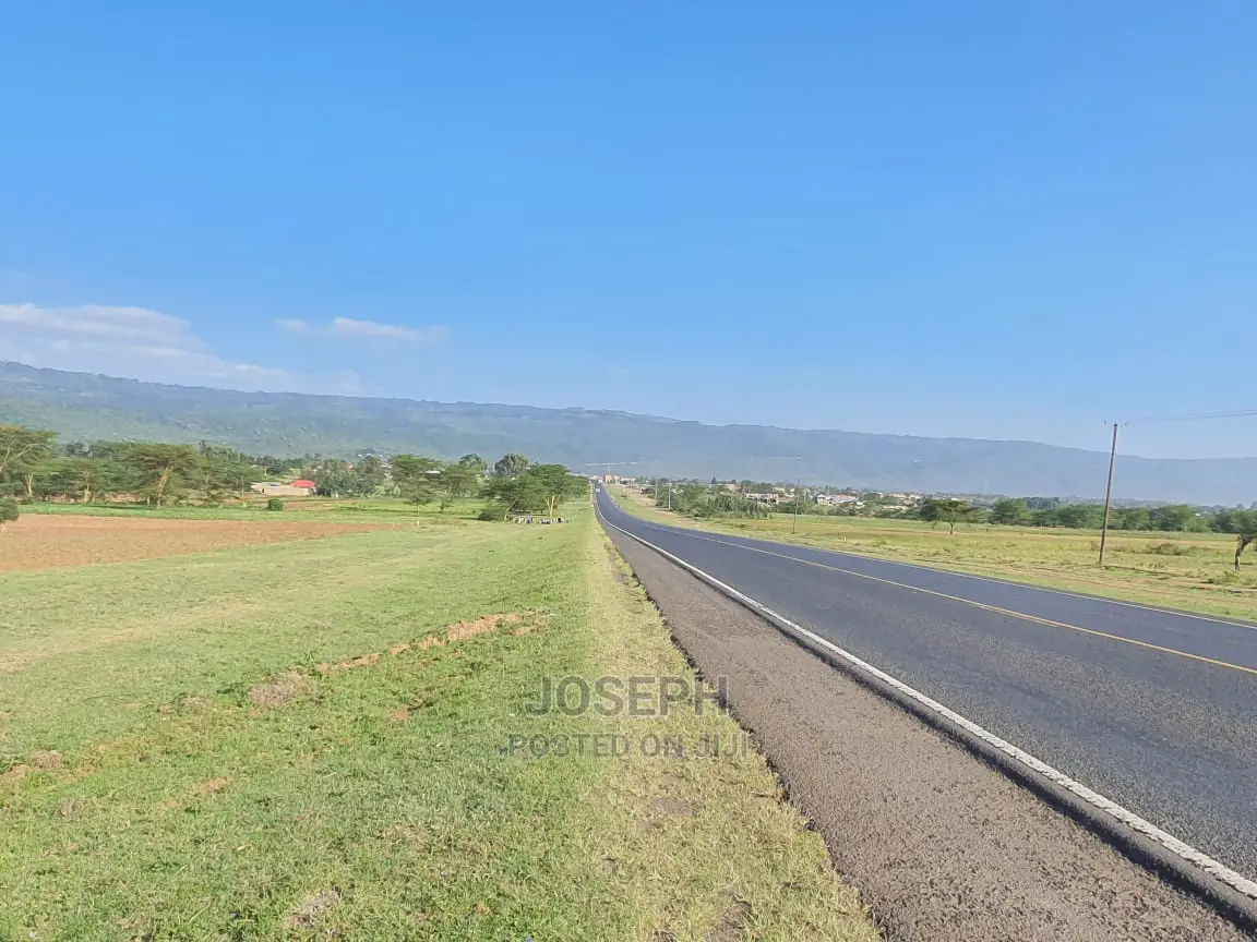 Spacious 5-Acre Land Parcel on Mai Mahiu-Naivasha Highway, Adjoining Tarmac in Mai Mahiu