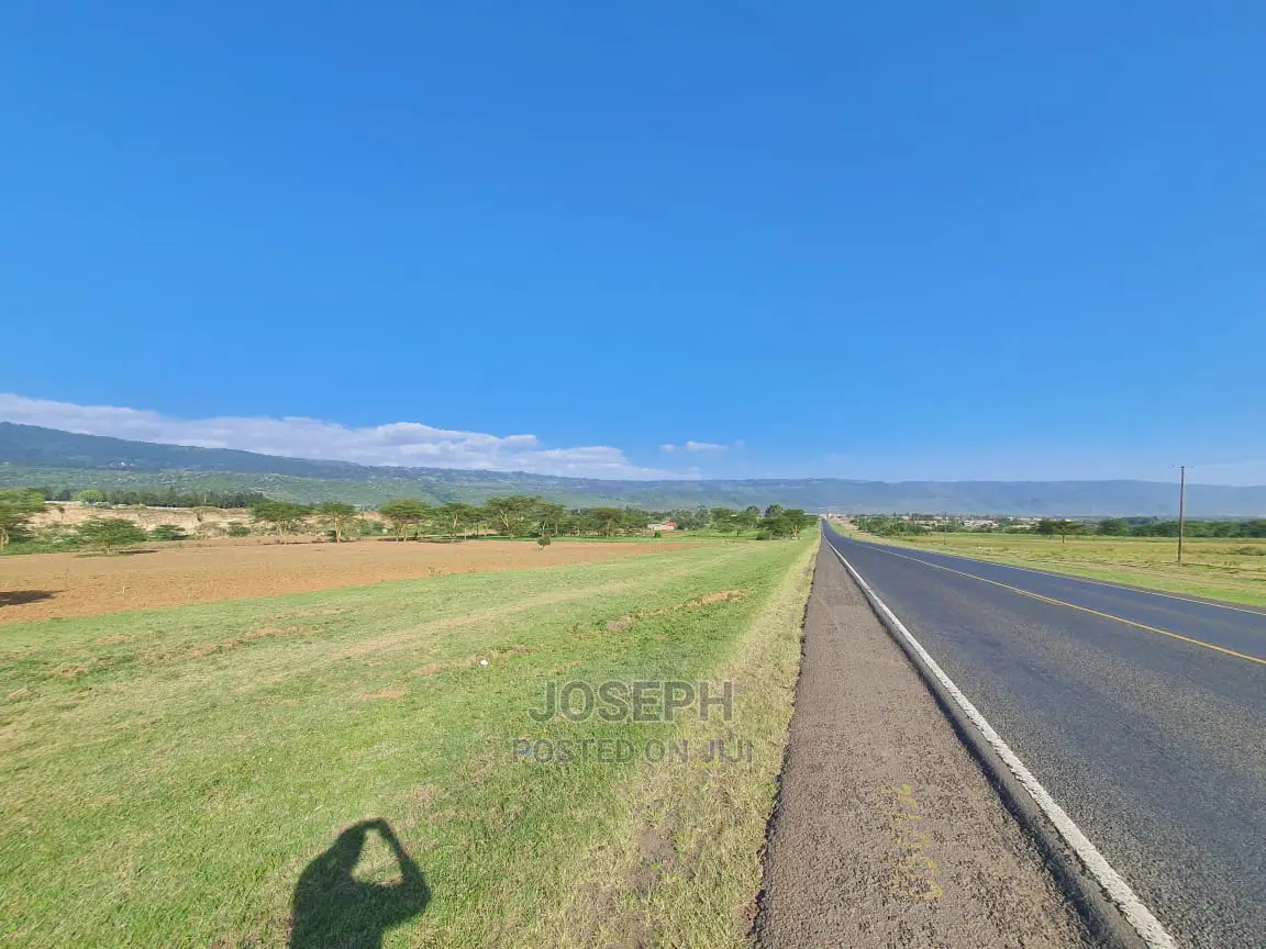 Spacious 5-Acre Land Parcel on Mai Mahiu-Naivasha Highway, Adjoining Tarmac in Mai Mahiu