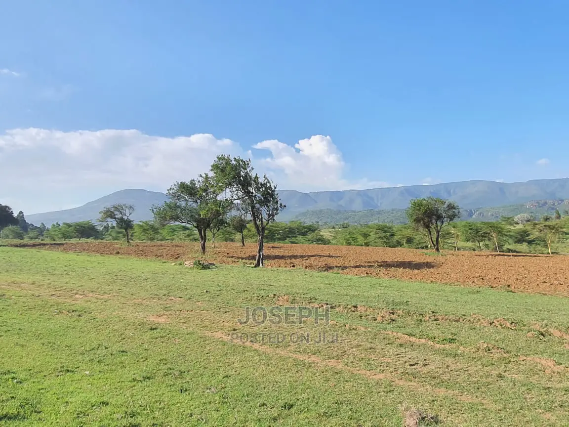 Spacious 5-Acre Land Parcel on Mai Mahiu-Naivasha Highway, Adjoining Tarmac in Mai Mahiu