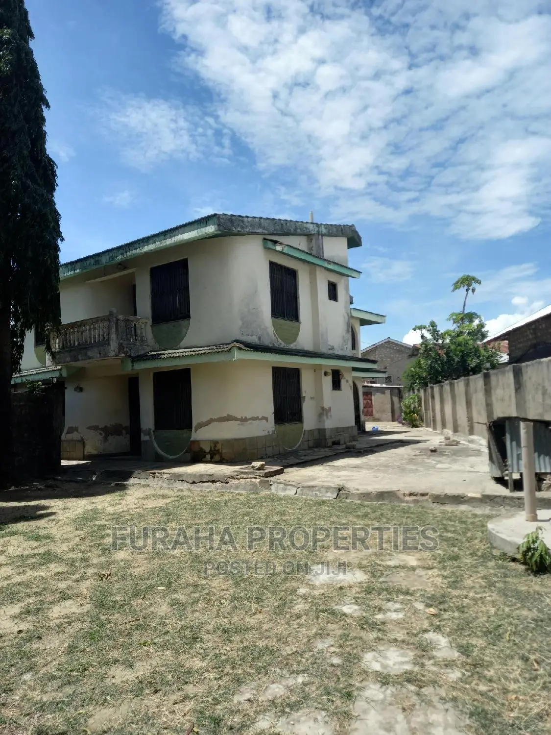Luxury 4-Bedroom Mansion in Bamburi - Ideal for Investors or Large Families in Bamburi