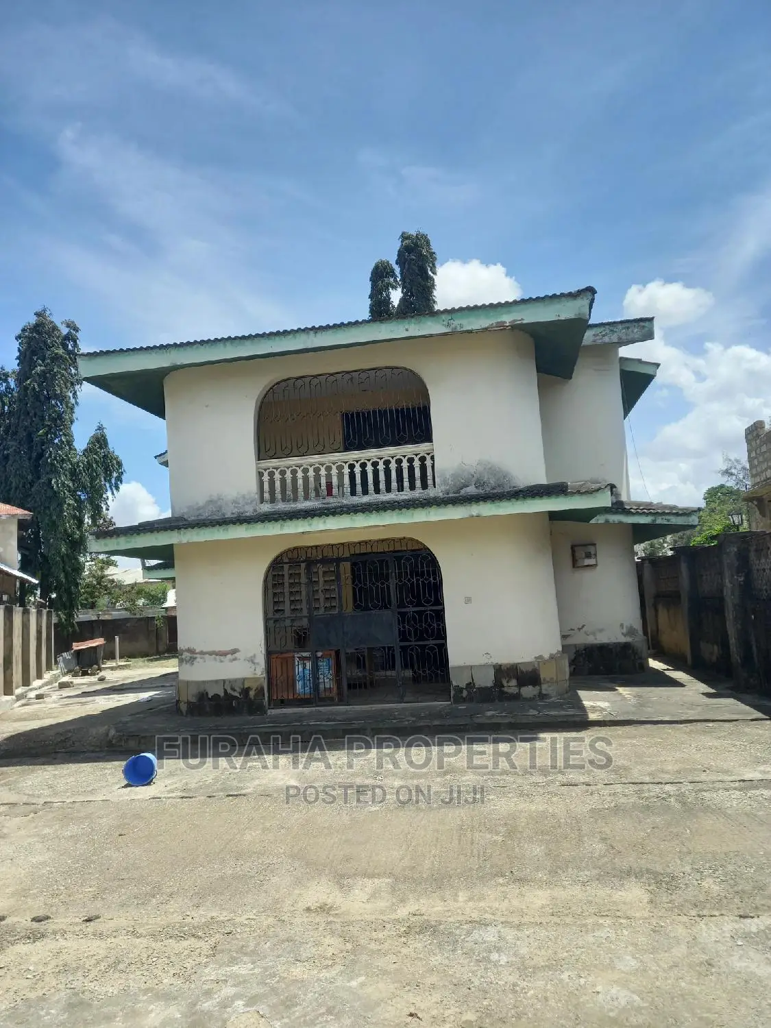 Luxury 4-Bedroom Mansion in Bamburi - Ideal for Investors or Large Families in Bamburi