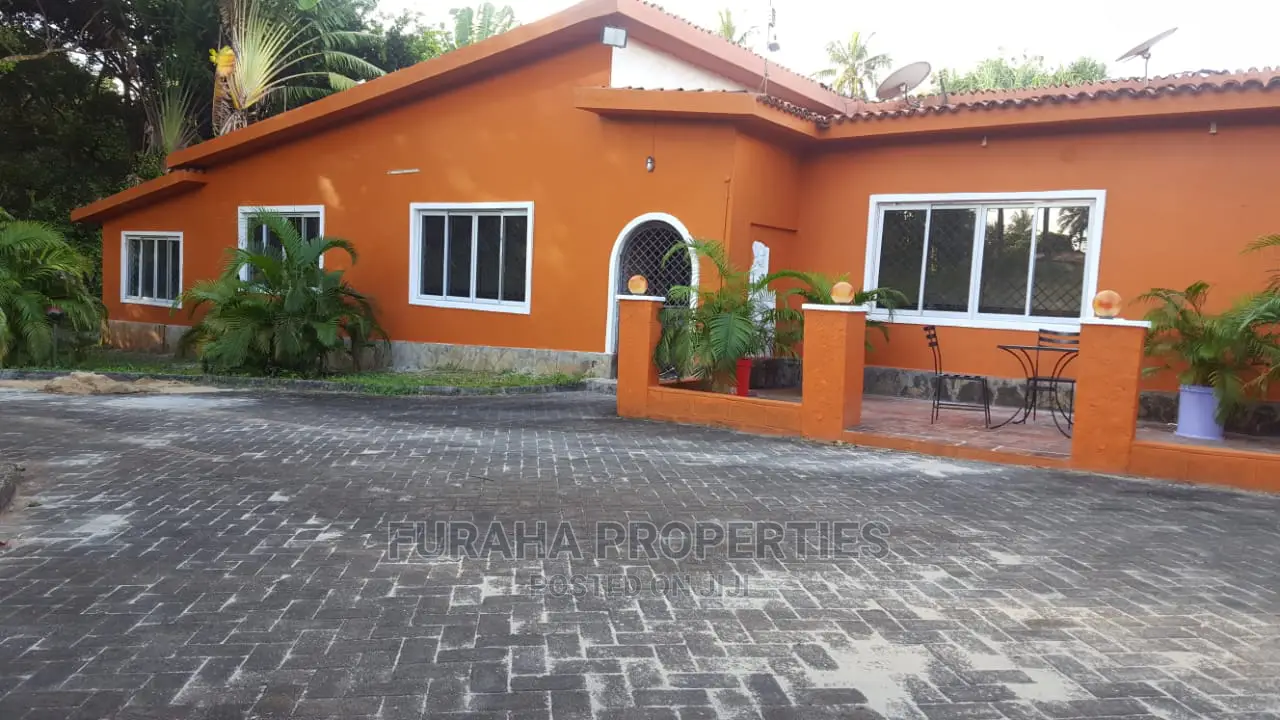 4-Bedroom Kikambala Property - Ideal for Large Families - For Sale in Kikambala