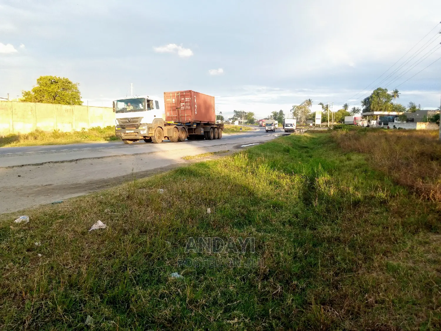 Land for Sale: Mazeras-Mariakani Highway Commercial Opportunity in Mariakani
