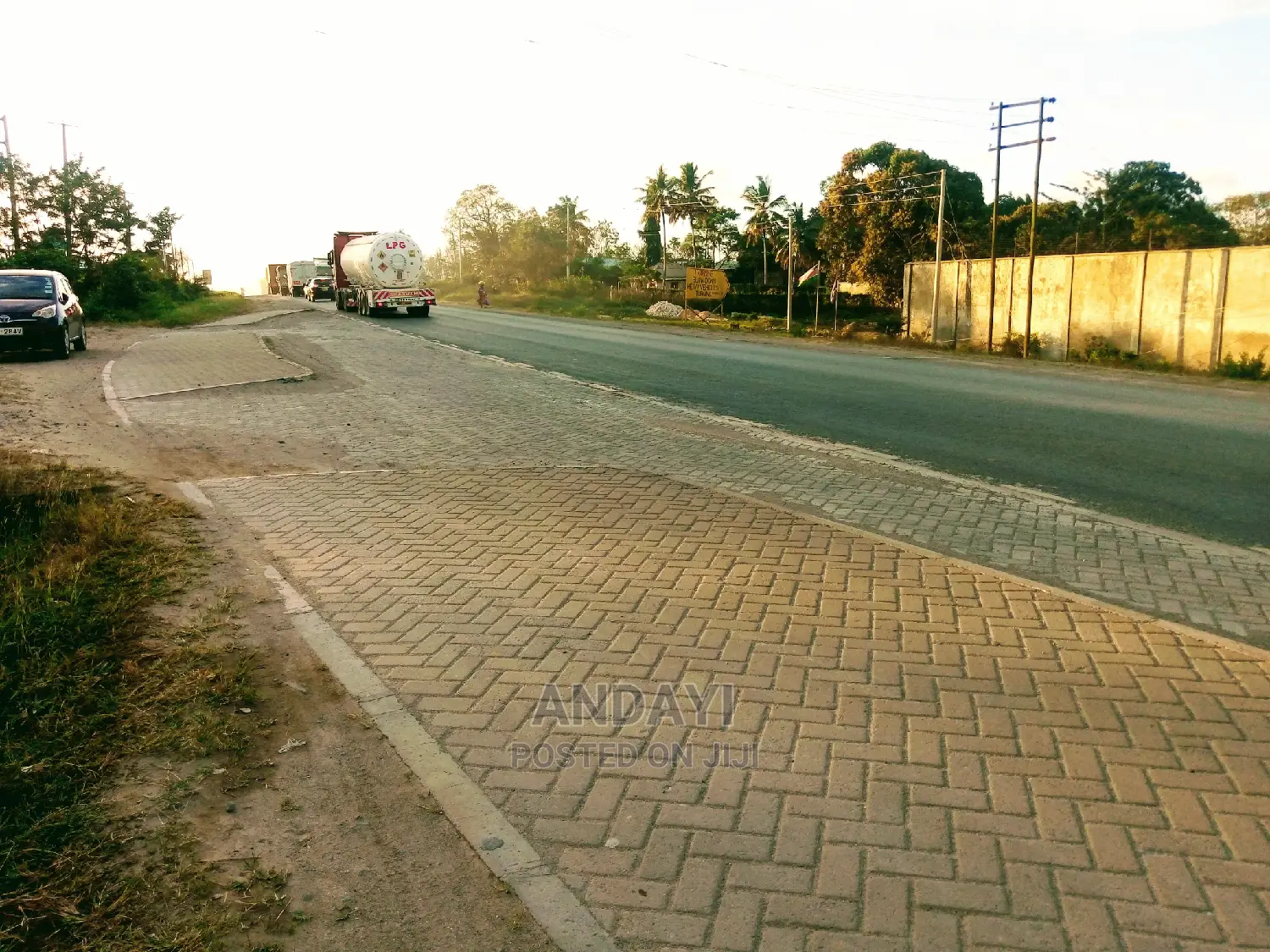 Land for Sale: Mazeras-Mariakani Highway Commercial Opportunity in Mariakani