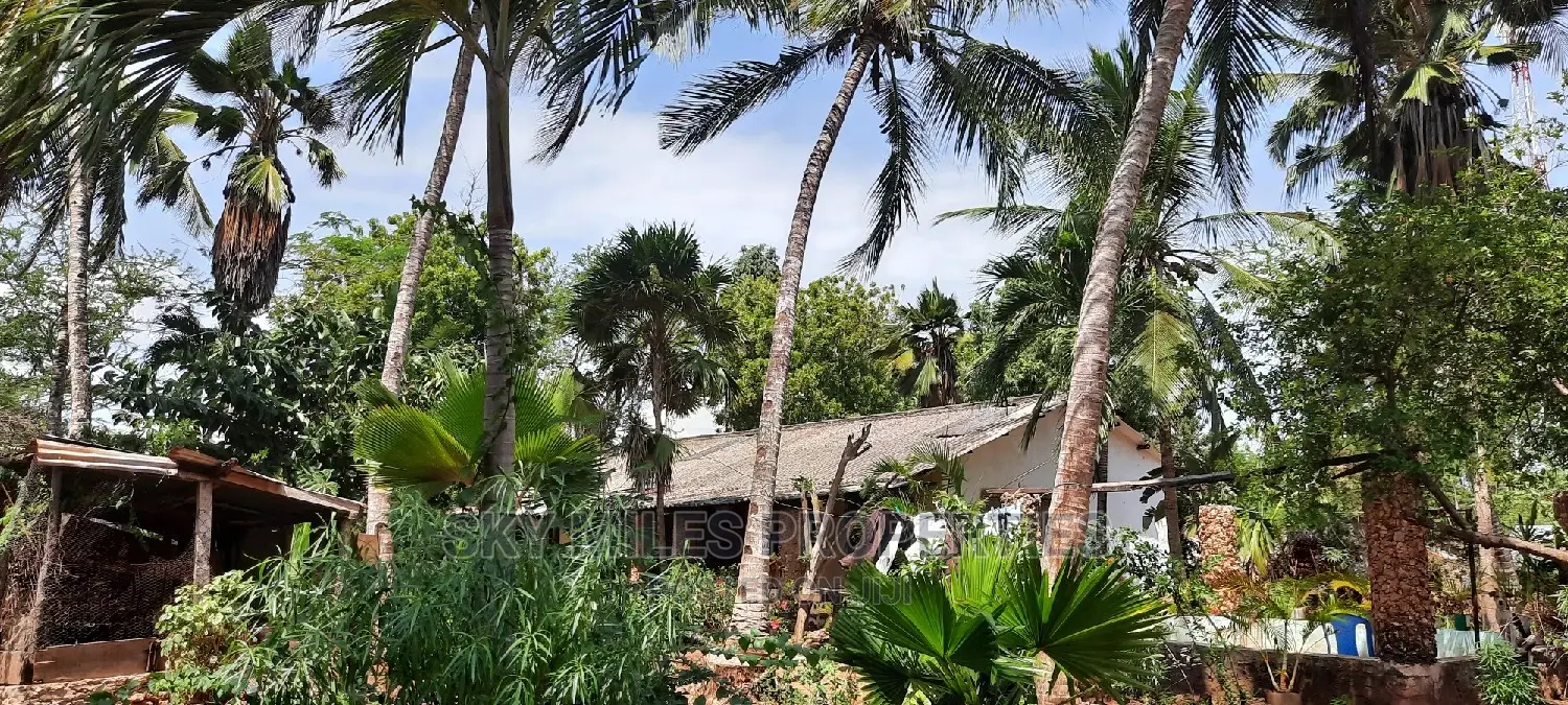 Spacious 4-Bedroom Bungalow in Sun N Sand, Kikambala - For Sale in Kikambala