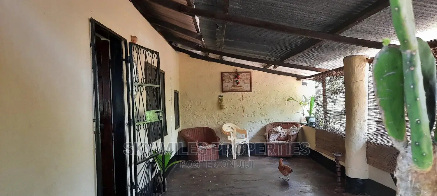 Spacious 4-Bedroom Bungalow in Sun N Sand, Kikambala - For Sale in Kikambala