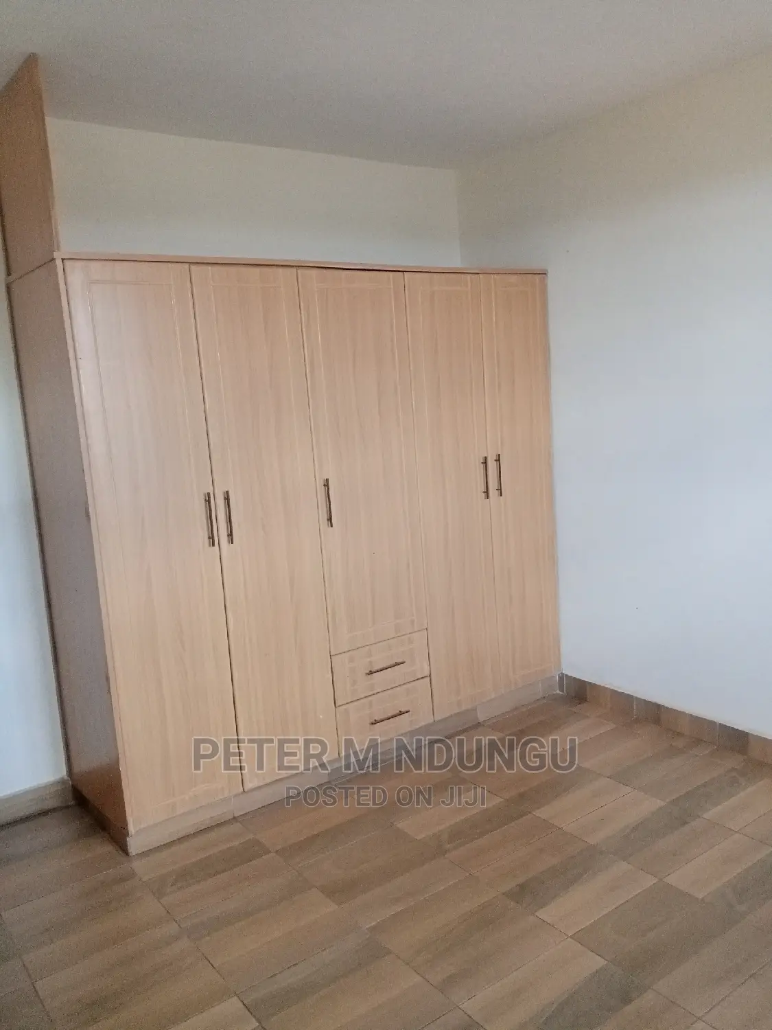Modern Flat: Lucky Summer's Spacious Offer in Lucky Summer