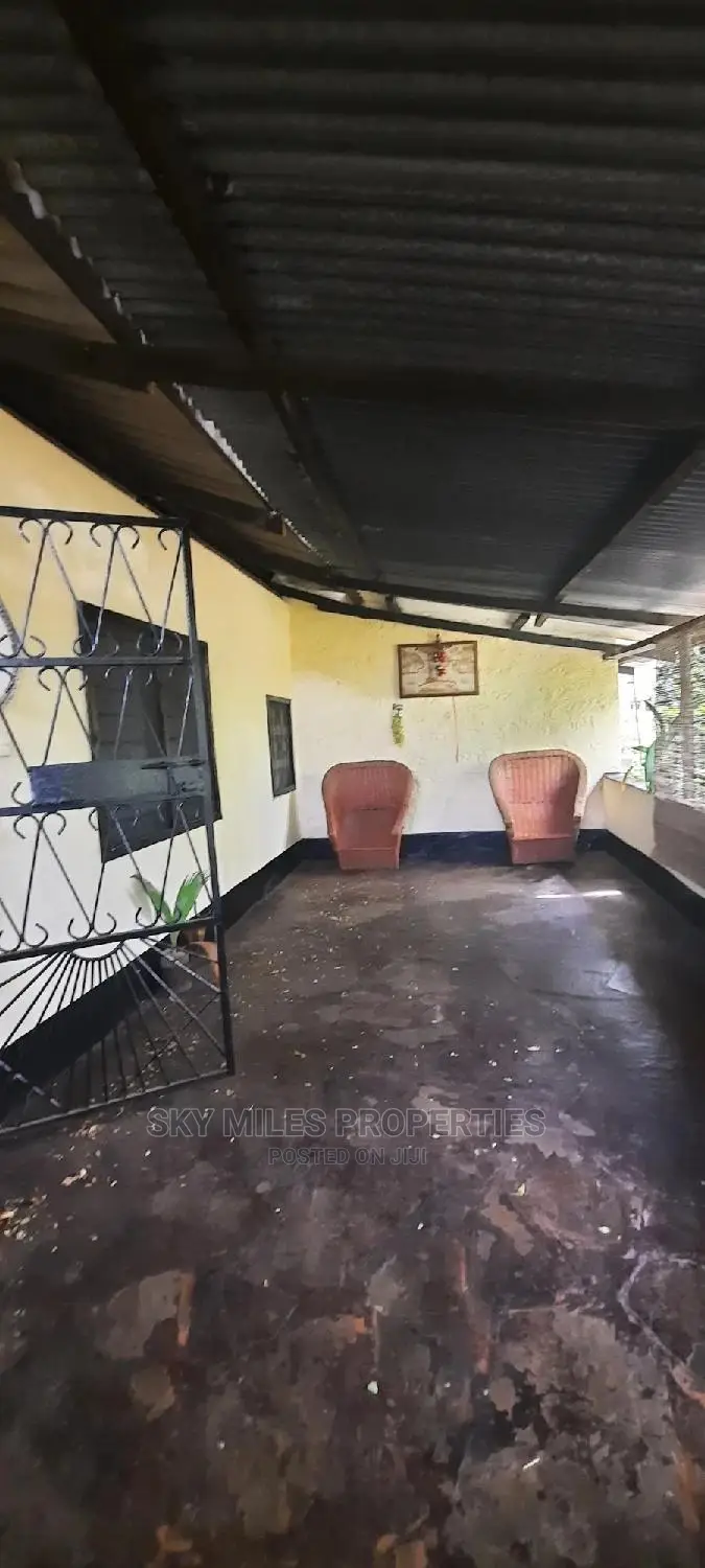 Spacious 4-Bedroom Bungalow in Sun N Sand, Kikambala - For Sale in Kikambala