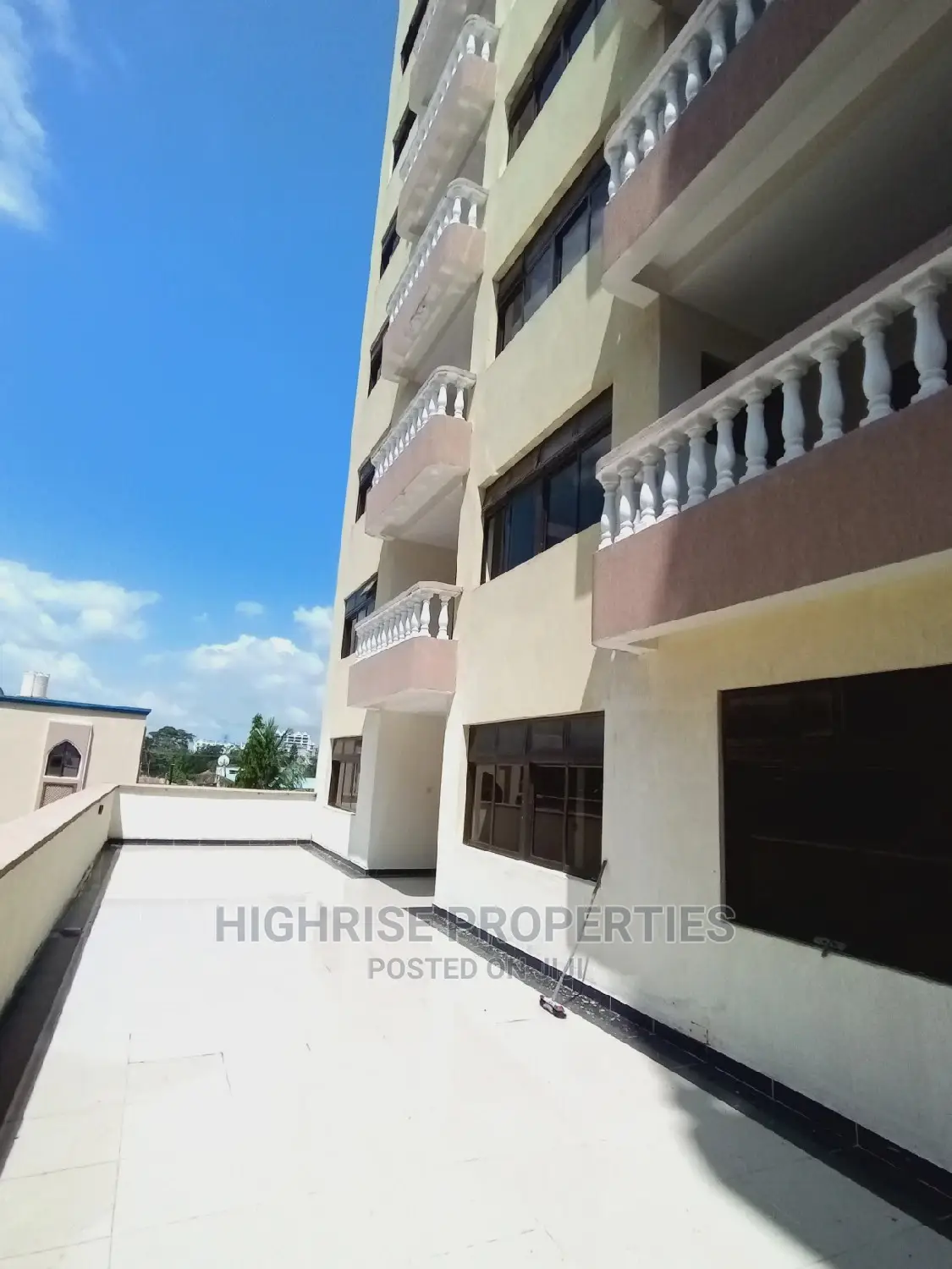 3bdrm Apartment in Kizingo for Sale in Kizingo