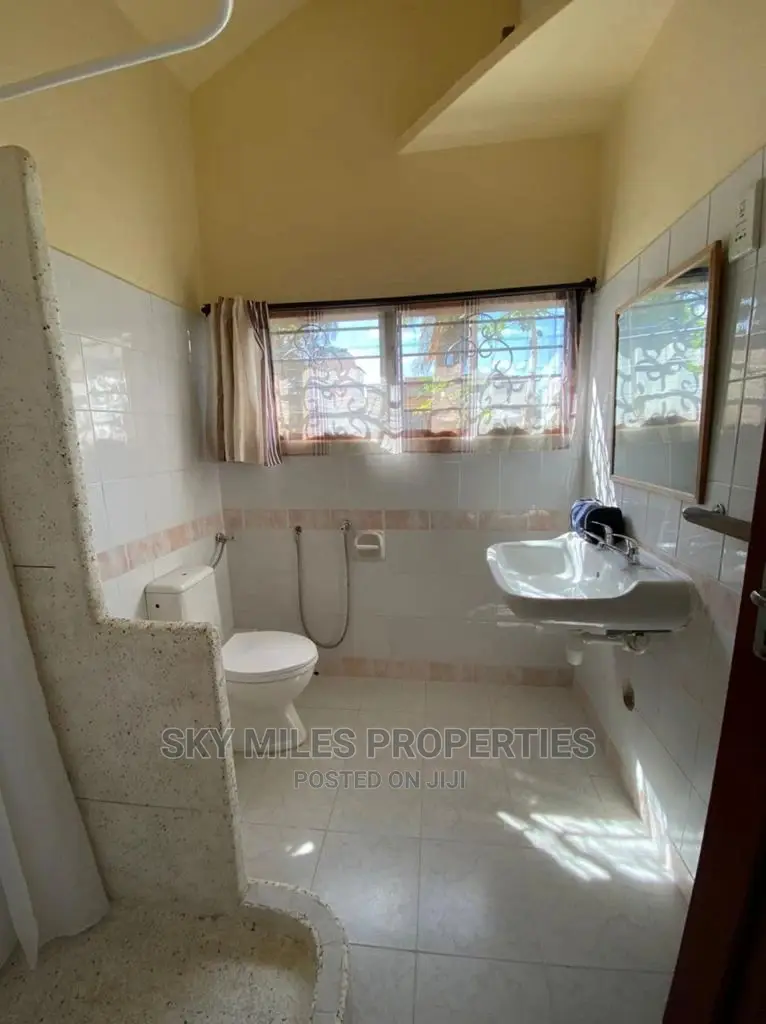 6-Bedroom Villa in Posta, Mtwapa: A Home of Elegance - For Sale in Mtwapa