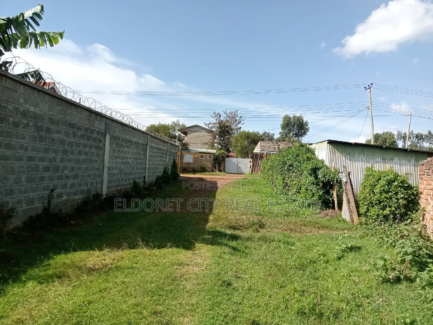 Invest in Kapsoya's Future: 1/8 Plot with Title for Your Dream Home! in Eldoret CBD