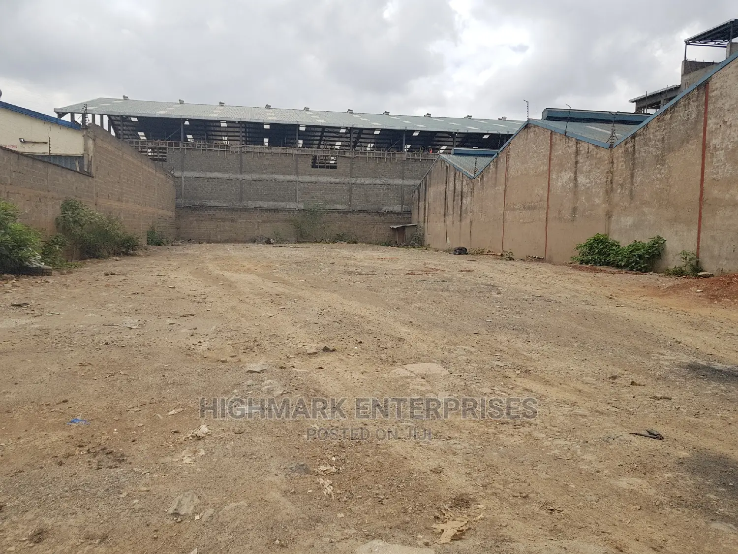 Yard for Rent: Perfect for Car Enthusiasts and DIY Projects in Hotel 67 Area