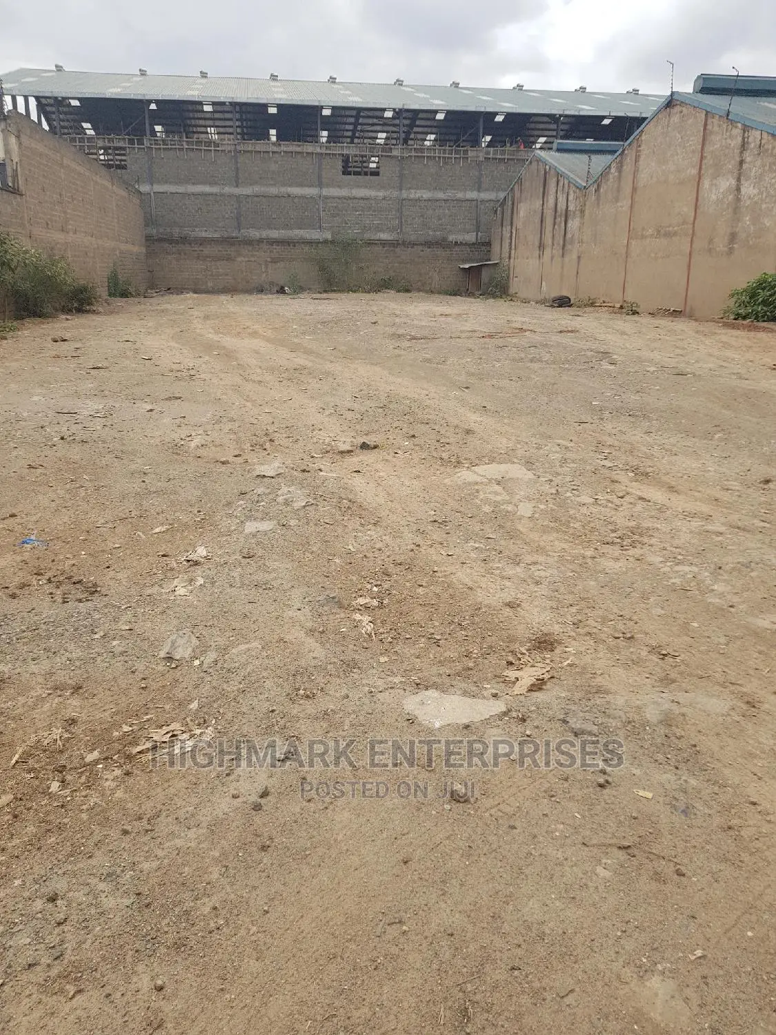 Yard for Rent: Perfect for Car Enthusiasts and DIY Projects in Hotel 67 Area