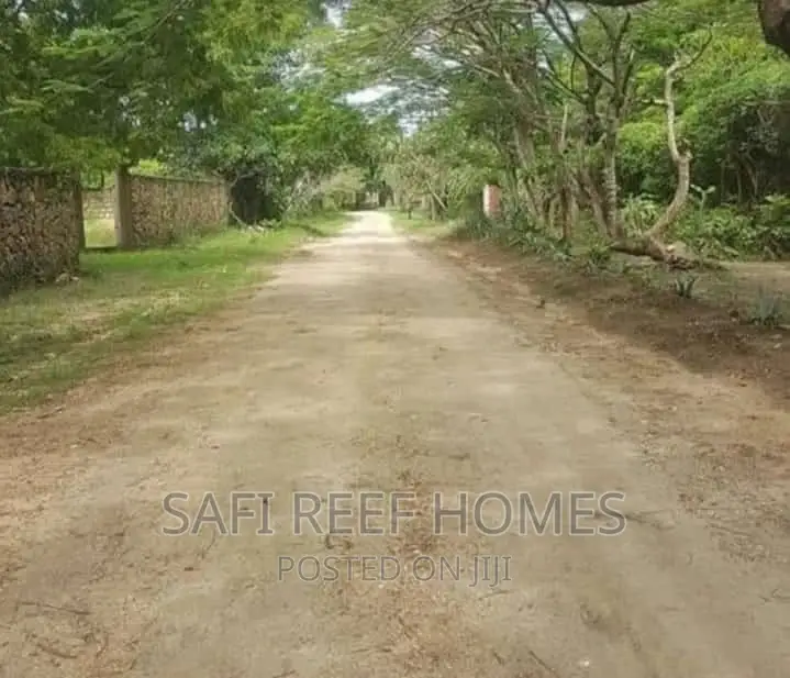 Mtwapa Creek: Prime Plot for Sale Near Moorings and Waterfront in Mtwapa
