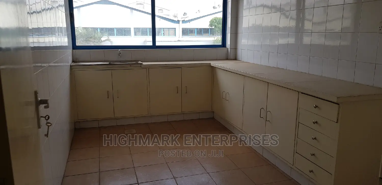 Secure Godown rental with CCTV surveillance and 24/7 access. Perfect for businesses seeking a safe storage solution for their goods. in Mombasa Road