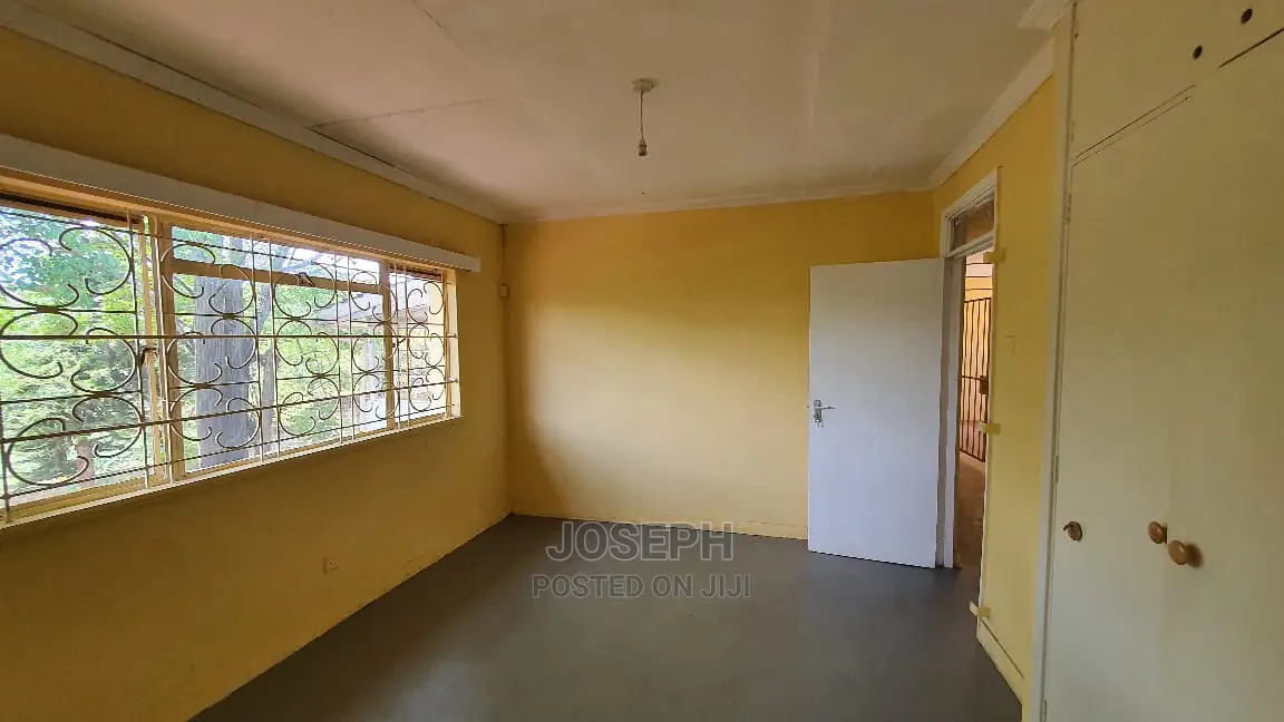 Exclusive Bungalow with 3 Bedrooms in Bendor Estate for Sale in Bendor Estate