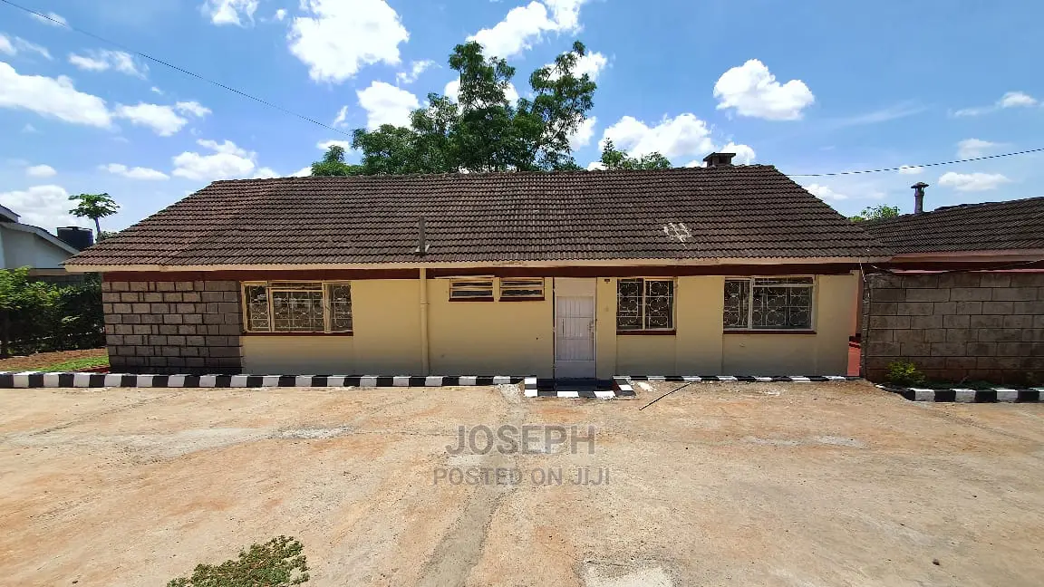 Exclusive Bungalow with 3 Bedrooms in Bendor Estate for Sale in Bendor Estate