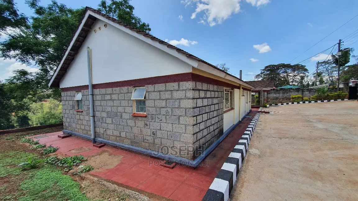 Exclusive Bungalow with 3 Bedrooms in Bendor Estate for Sale in Bendor Estate