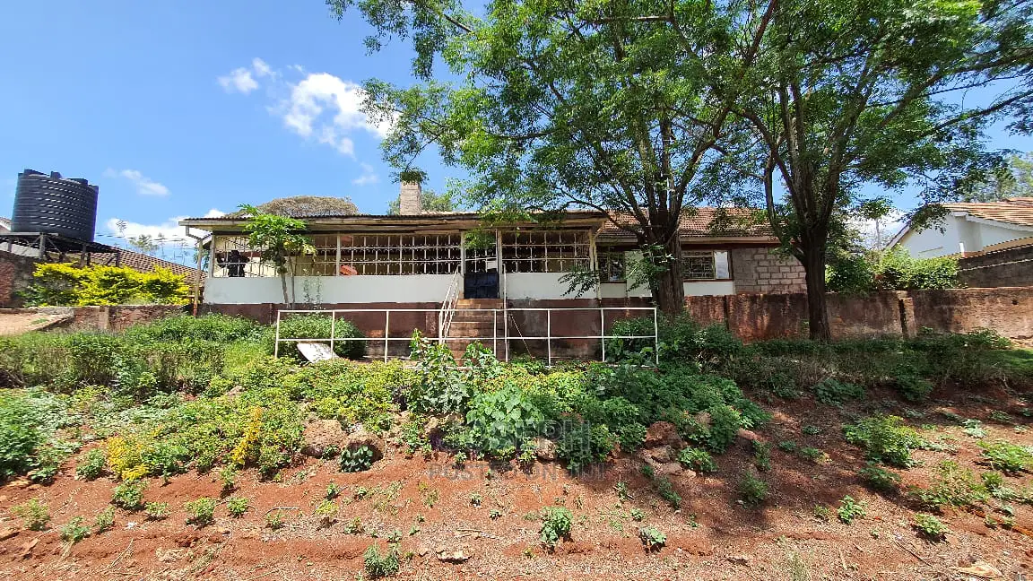 Exclusive Bungalow with 3 Bedrooms in Bendor Estate for Sale in Bendor Estate