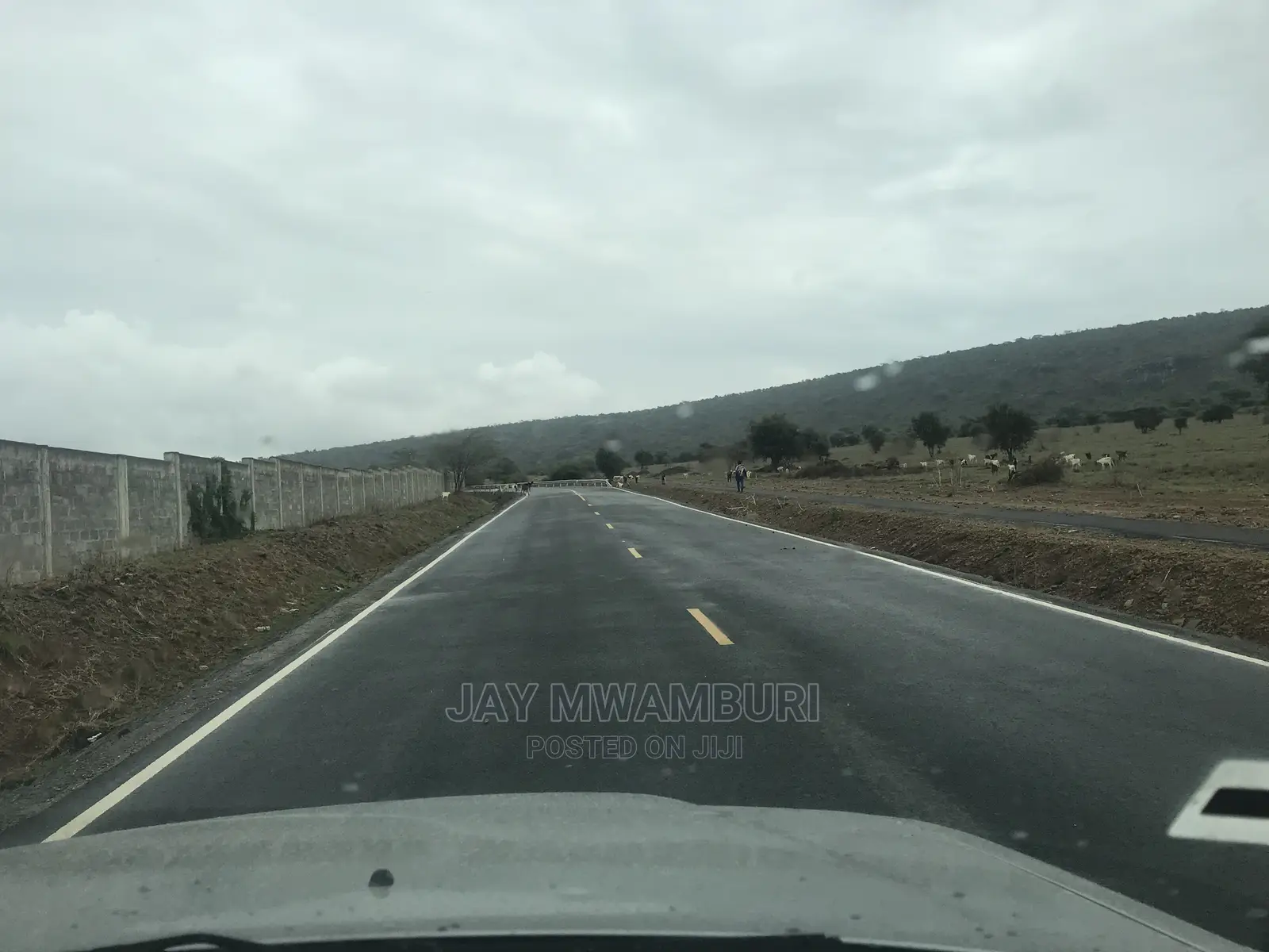 10 Acre Touching Daystar Rd in Lukenya