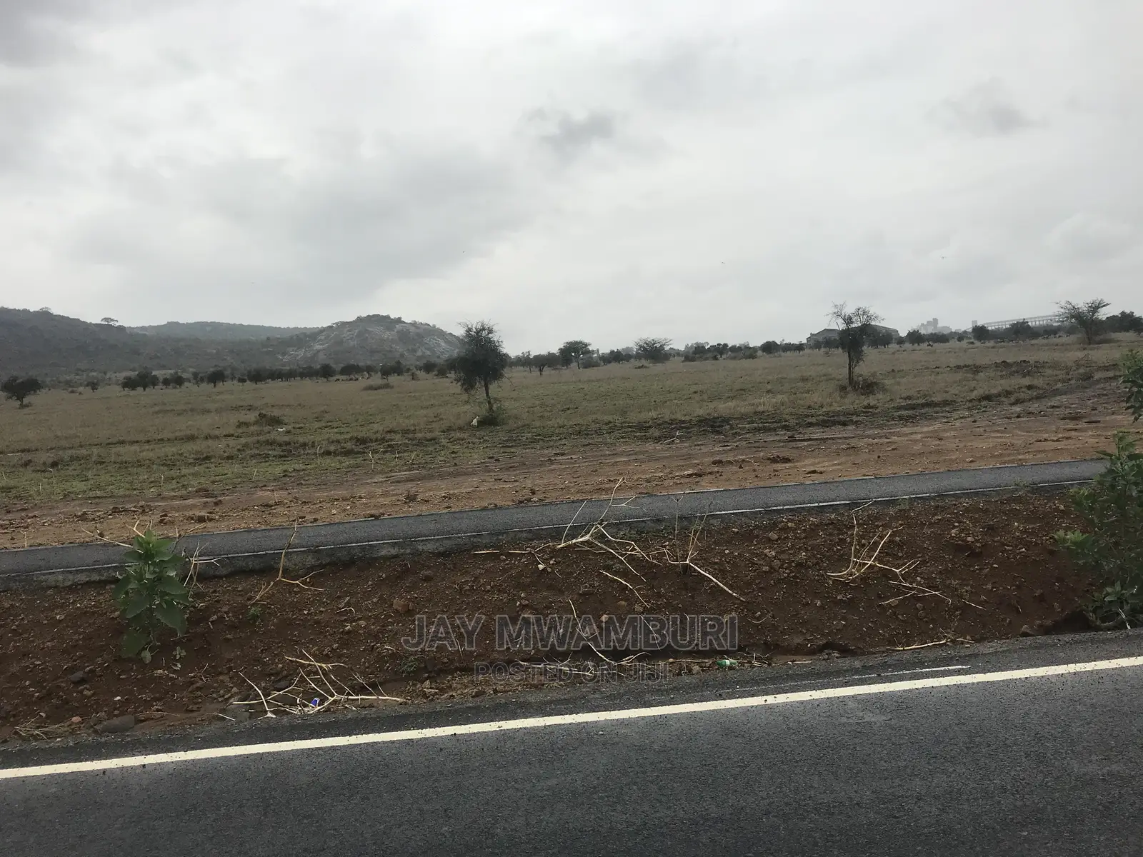 10 Acre Touching Daystar Rd in Lukenya
