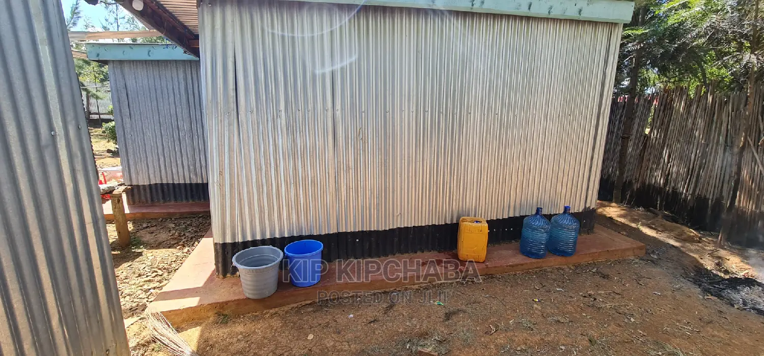 2-Bed Bungalow in Kuinet - Immediate Sale Available in Kuinet