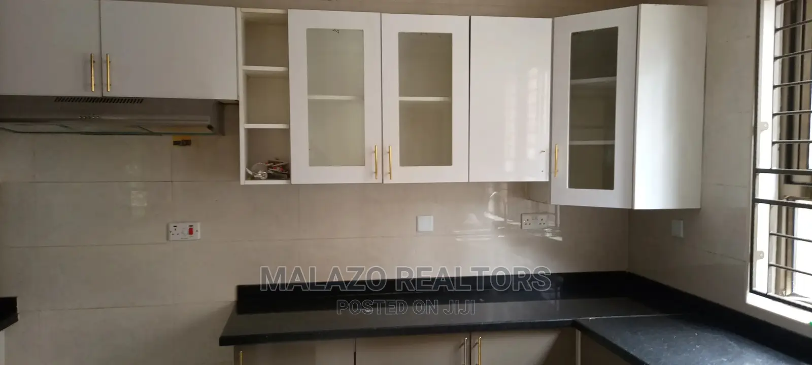 Spacious 5BD Townhouse in Henrik Villas, Valley Arcade for Sale in Valley Arcade