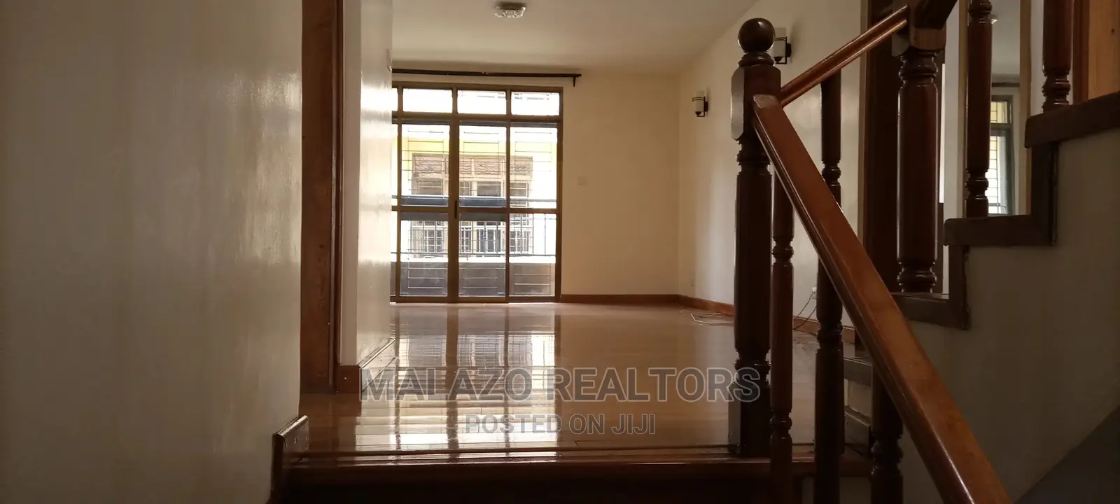 Spacious 5BD Townhouse in Henrik Villas, Valley Arcade for Sale in Valley Arcade