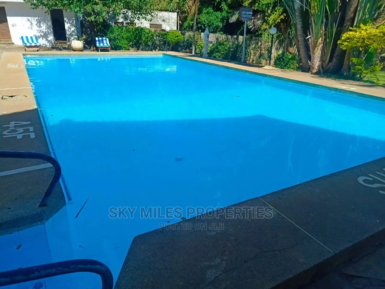 Swing/Pool Studio Apartments overlooking the Creek Beach in Mtwapa