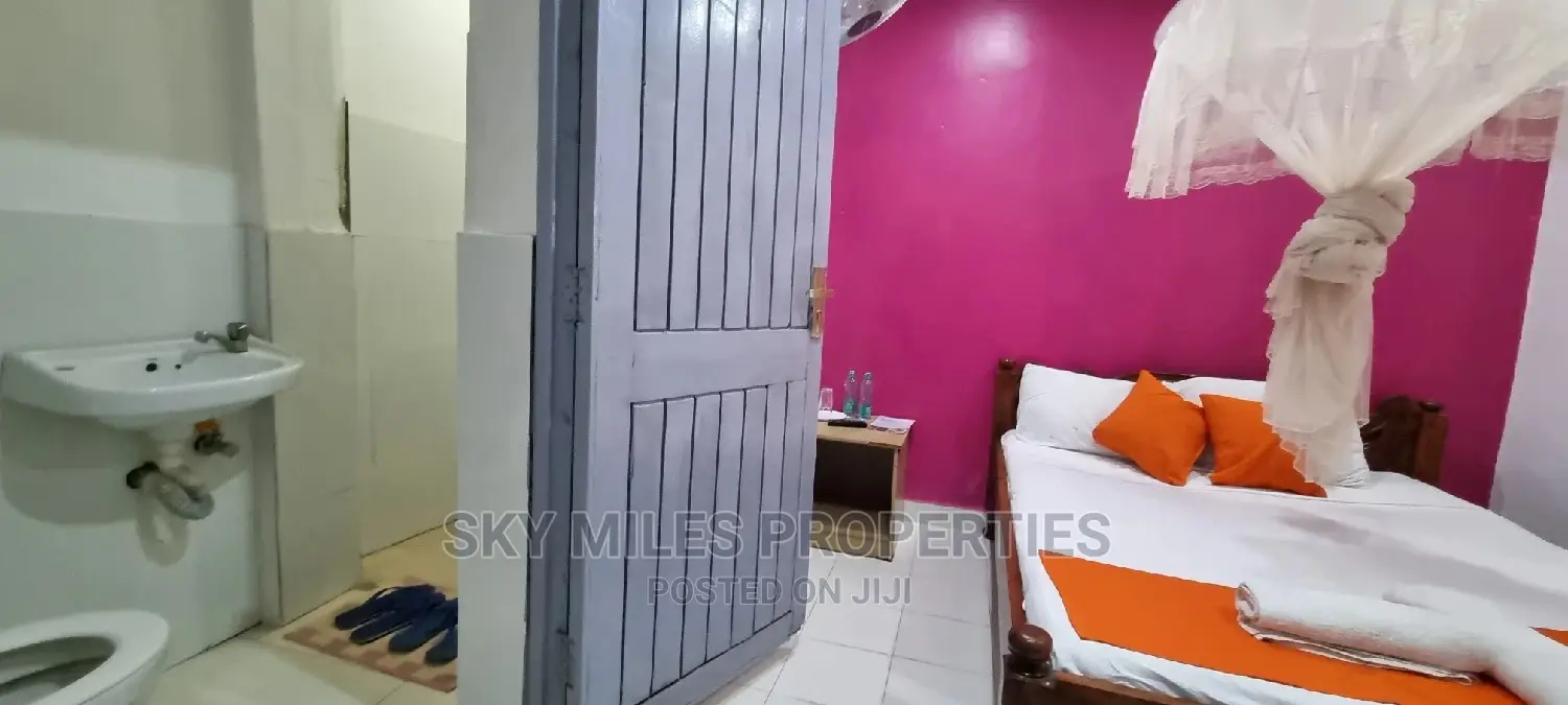Swing/Pool Studio Apartments overlooking the Creek Beach in Mtwapa