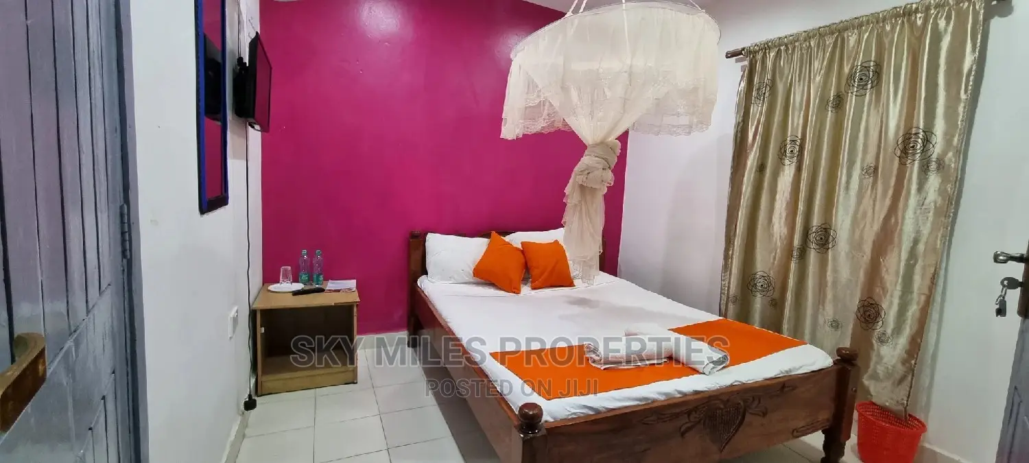 Swing/Pool Studio Apartments overlooking the Creek Beach in Mtwapa