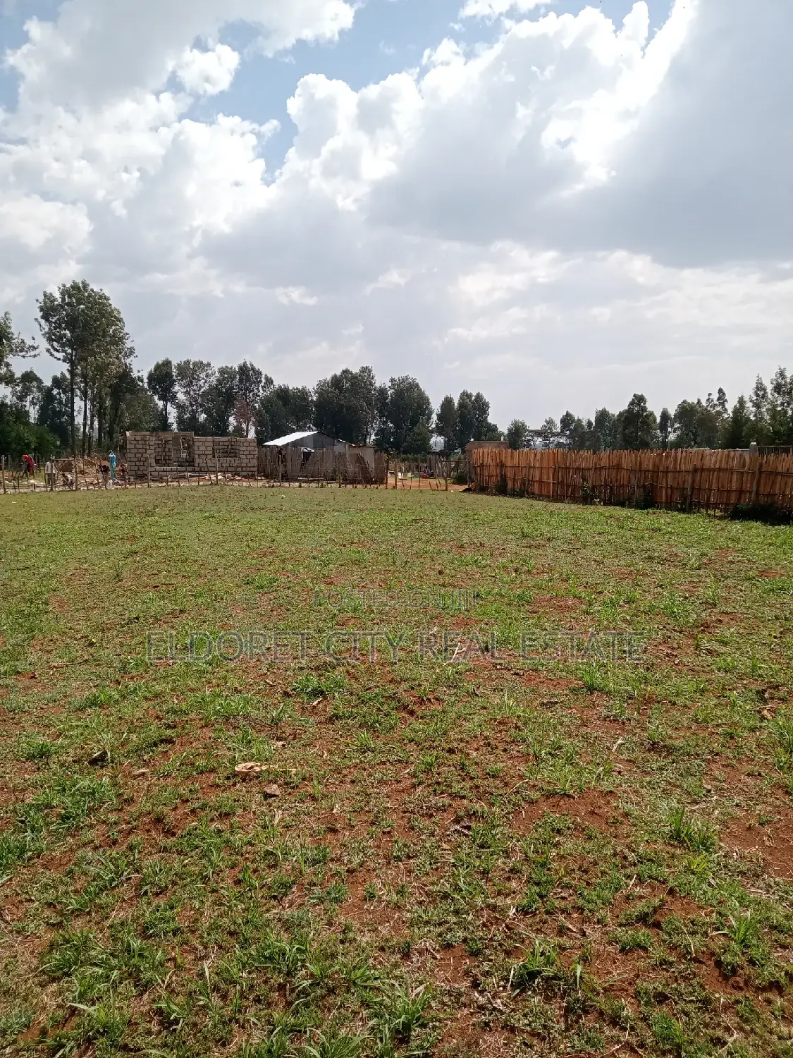 Outstandingly Spacious 1/4 Plot in Outspan for Residential Purposes in Moiben