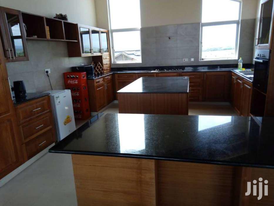 Kedong Sirwa, Naivasha: Stunning 4-Bedroom Villa - For Sale with Furnishings! in Naivasha