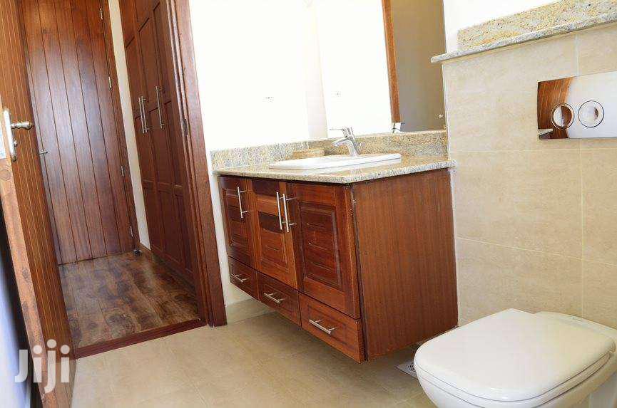 Kedong Sirwa, Naivasha: Stunning 4-Bedroom Villa - For Sale with Furnishings! in Naivasha